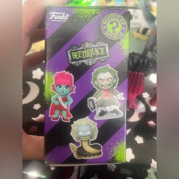 Funko Mystery Minis Beetlejuice Vinyl Figure Set of 3 - Picture 7 of 8